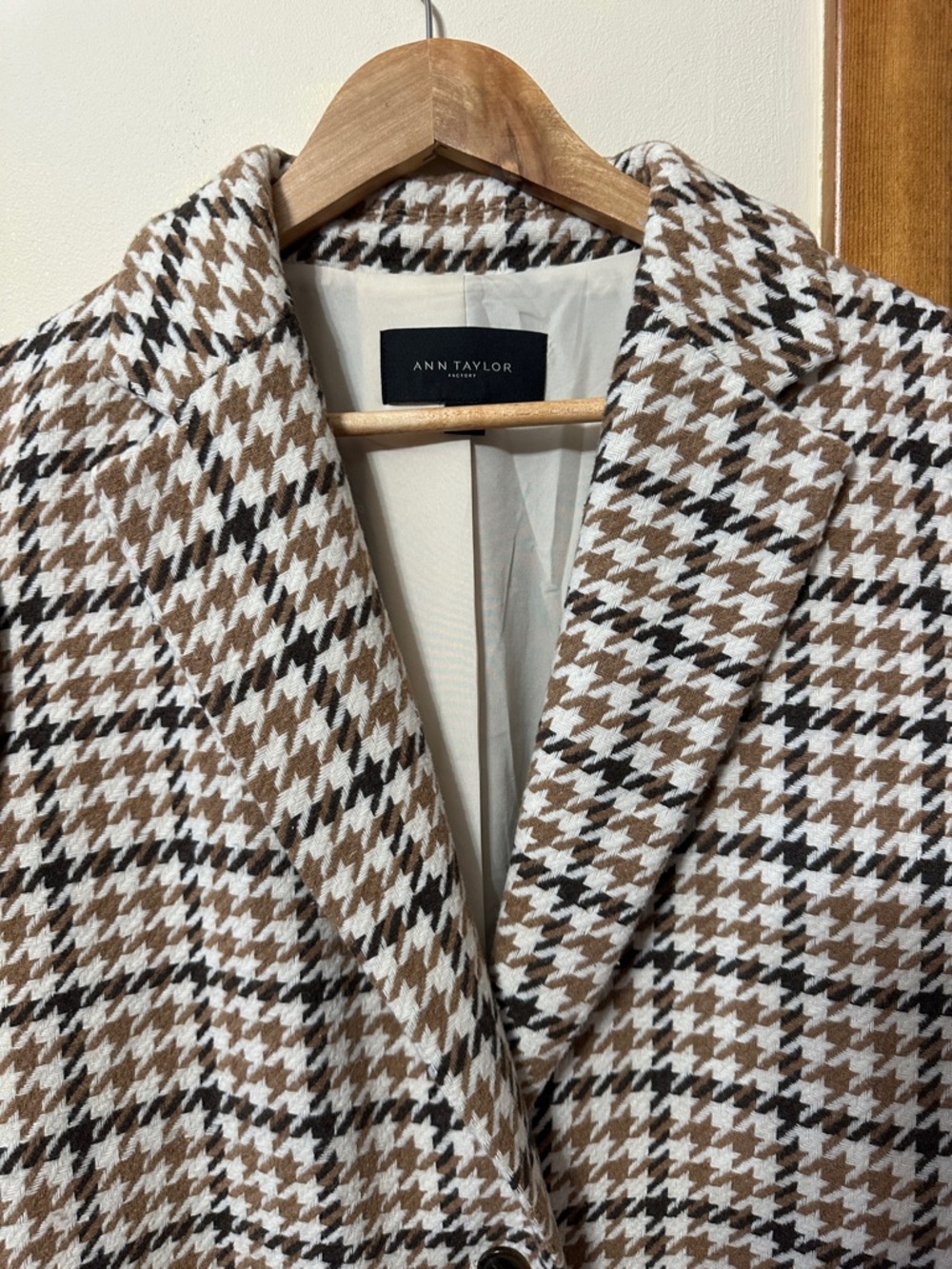 Ann Taylor Tan, Black & Cream Houndstooth Blazer